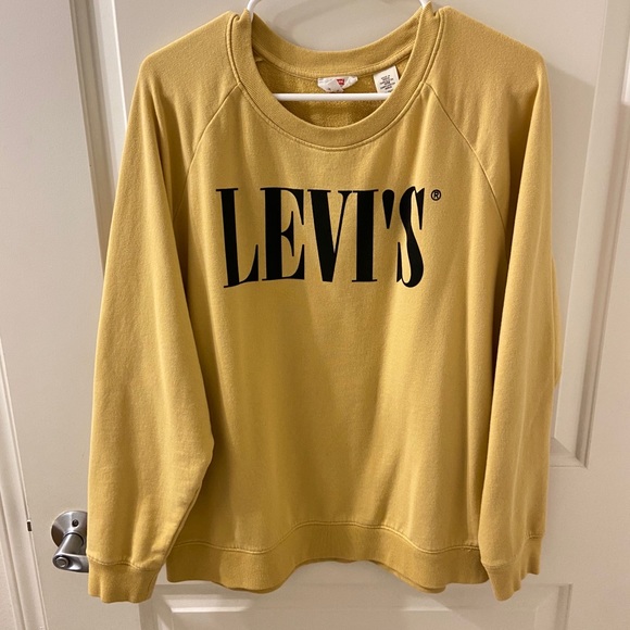 Levi's Tops - LEVI’S CREW NECK SWEATSHIRT